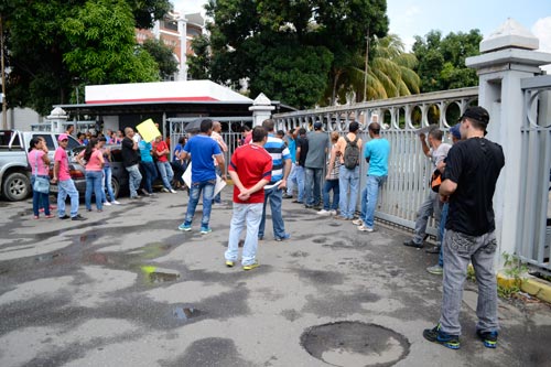 Comerciantes del centro de Maracay llevan más de 26 días sin luz