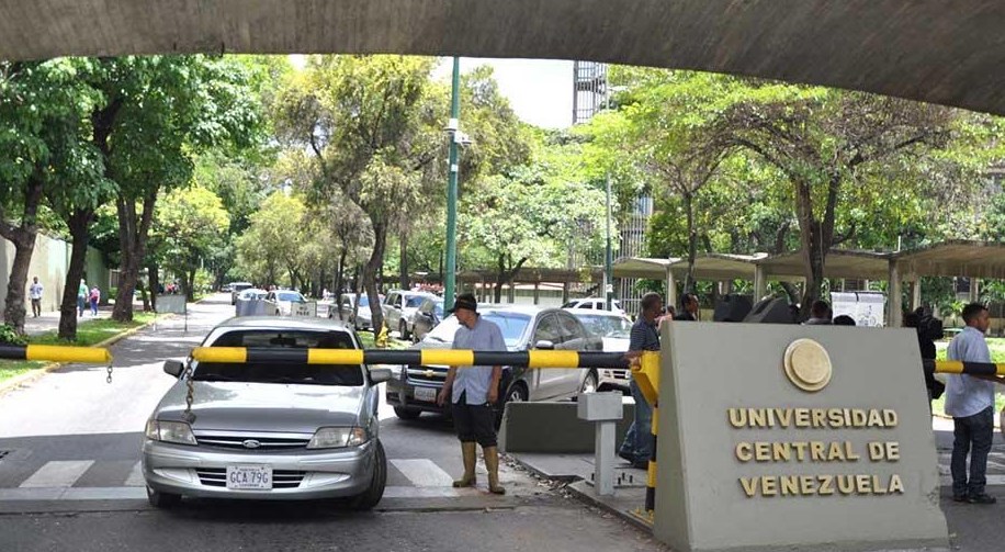 Delincuentes robaron a grupo de estudiantes en la UCV