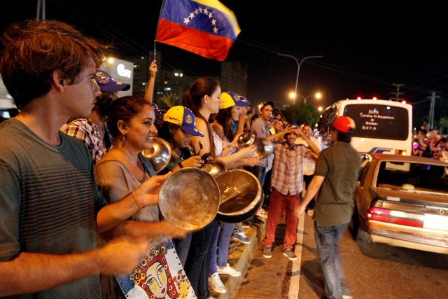 Oposición convoca a “barrotazo nacional” este sábado a las ocho de la noche