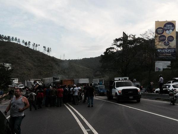 Gandola se volcó en bajada de Tazón (Fotos)