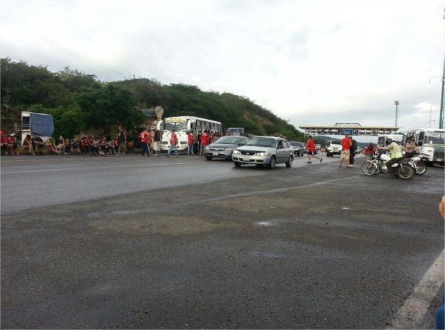 Detienen a hinchas del Caracas FC con marihuana, cuchilllos y bebidas alcohólicas