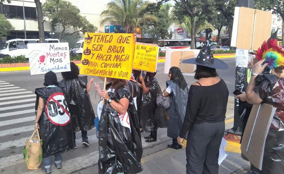 Protesta creativa: Valencianos hacen magia para exigir mejor calidad de vida (Fotos)