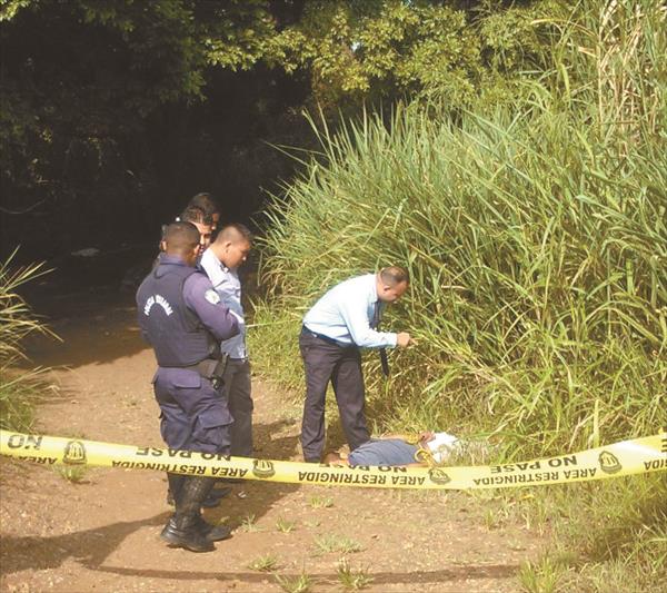 Hallan cuerpo degollado de un joven taxista en balneario de Tinaquillo