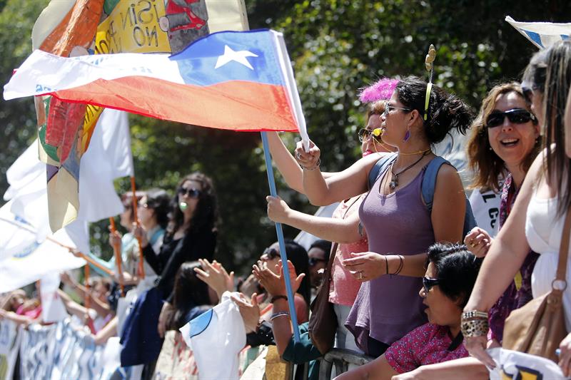 Profesores protestan en Chile por mejoras salariales