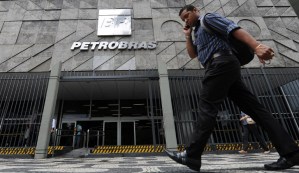 Acusados de corrupción en Petrobras devolverán dinero