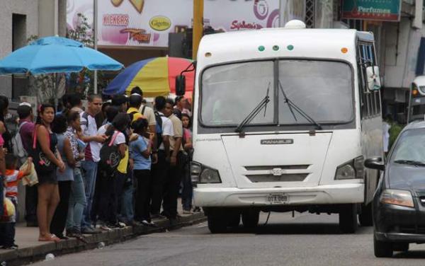 Choferes abusan con el cobro del pasaje estudiantil