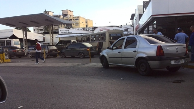 “Insólito que siendo productores de petróleo no tengamos gasolina”