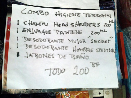 Nuevo método de venta de los buhoneros: Combo higiene personal (Foto)