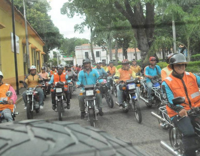 Henri Falcón denuncia agresión por parte de motorizados armados en San Carlos