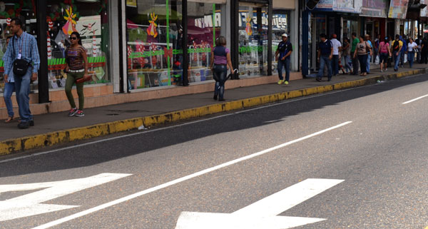 Tiendas ya comenzaron a trabajar horario navideño