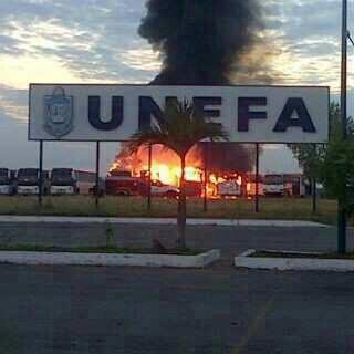 Se incendiaron cinco autobuses en la Unefa de Barinas (Fotos)