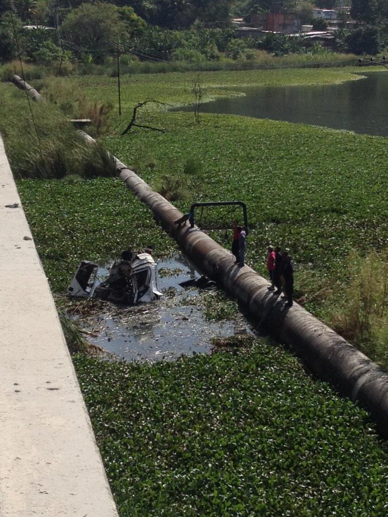 Un herido al caer una gandola al Lago de Valencia (Fotos)