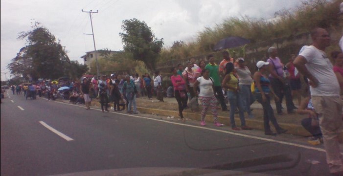 Mega cola en Makro de Yaracuy pica y se extiende (Video)