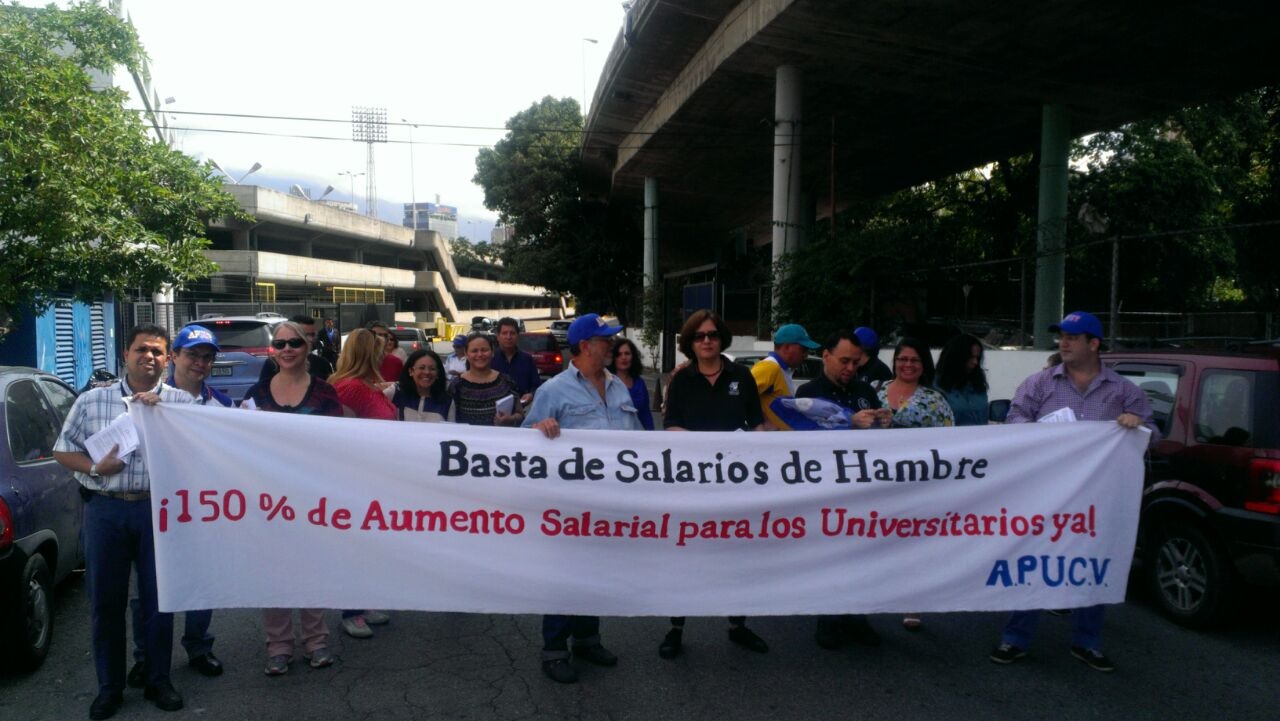 Profesores universitarios realizaron Pancartazo Nacional