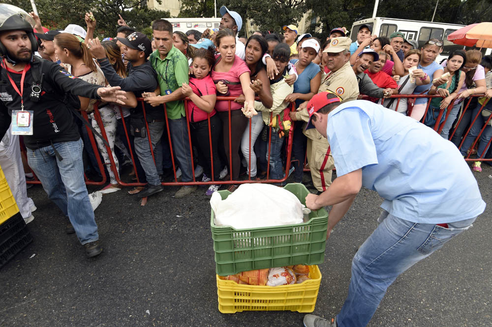 Seis de cada diez venezolanos  deben hacer colas para comprar alimentos (Video)