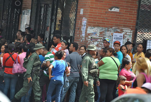 Sólo padres y madres pueden comprar con partida de nacimiento