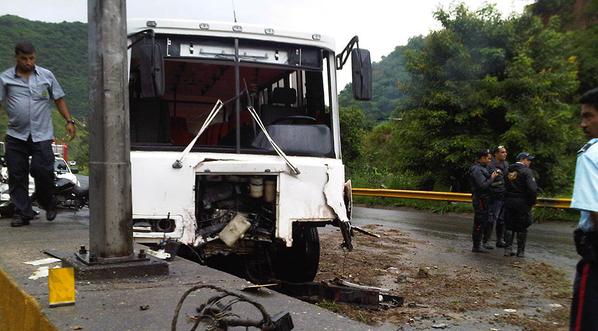 Un lesionado tras volcamiento de transporte en la Troncal 9