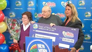 A sus 80 años ganó 326 millones de dólares en la lotería