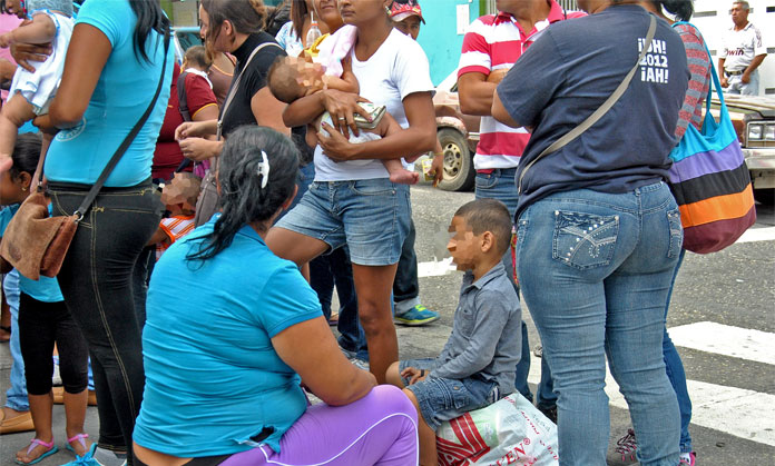 Niños en la colas podrían formarse sumisos o agresivos