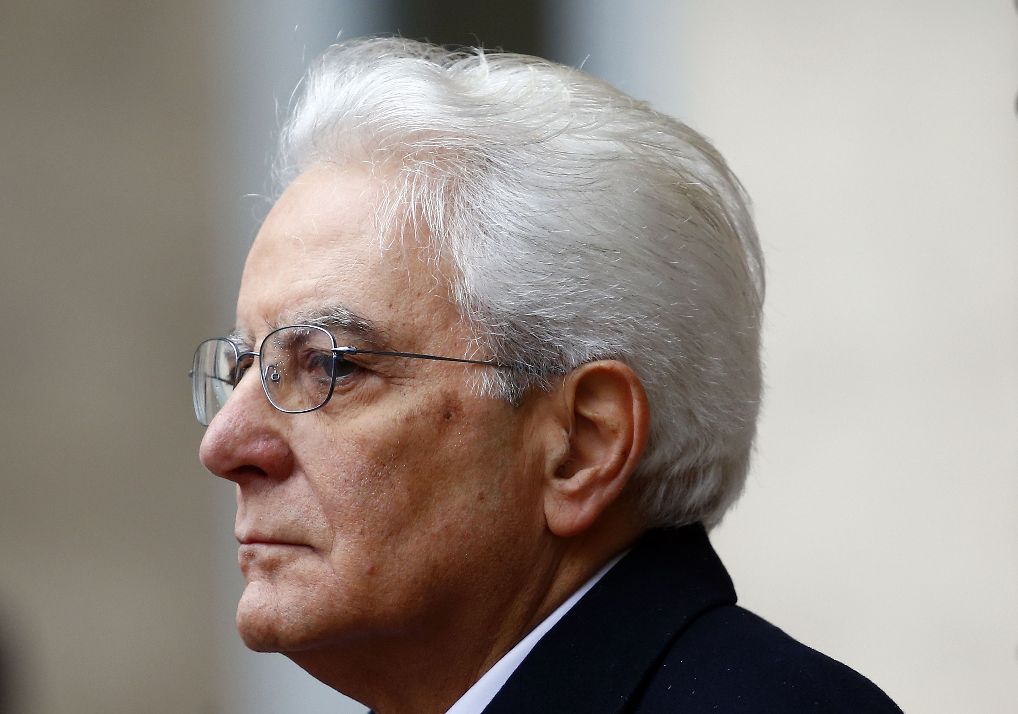 El nuevo presidente italiano Sergio Mattarella prestó juramento