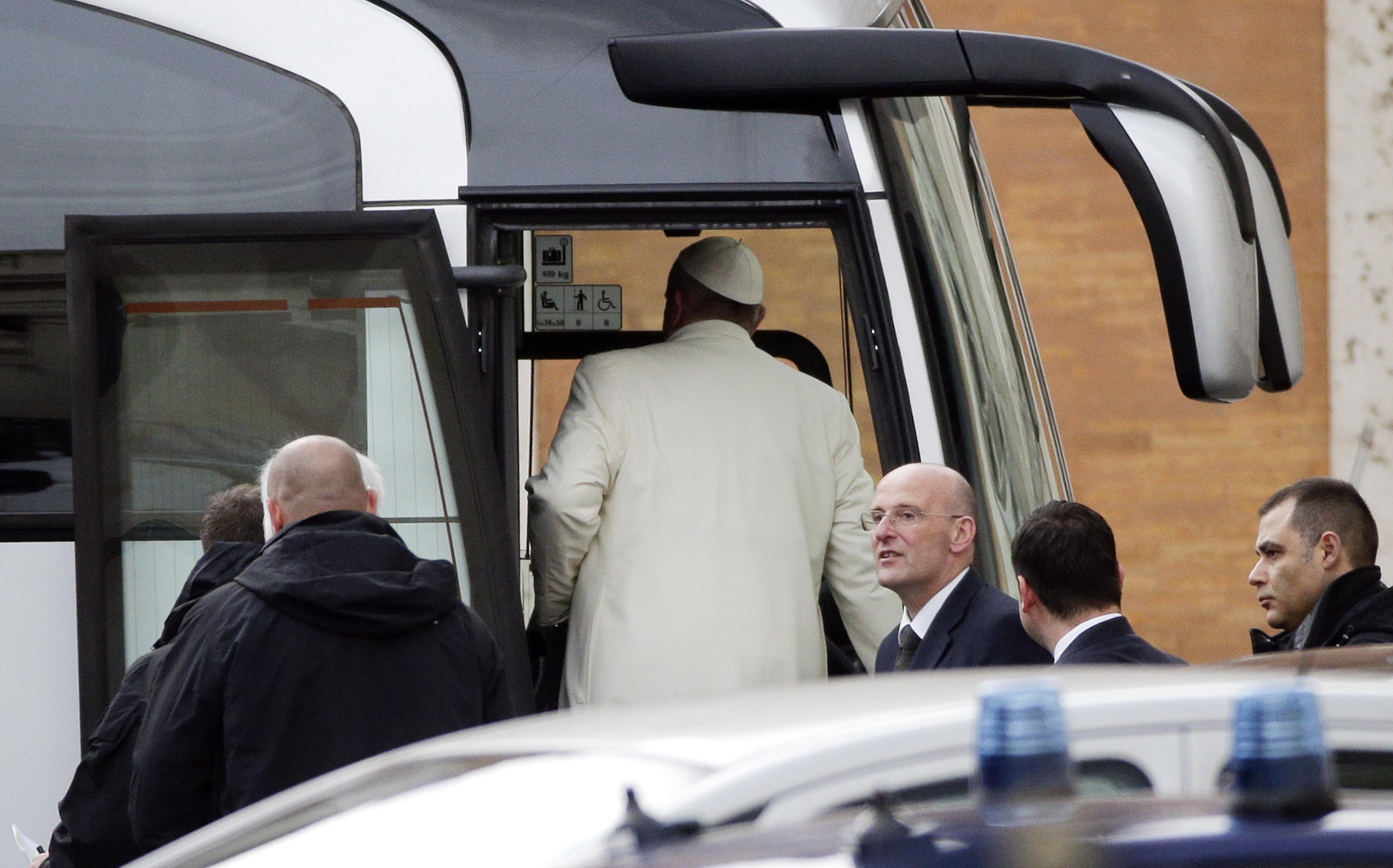 El Papa inicia retiro espiritual para corregir defectos (Fotos)