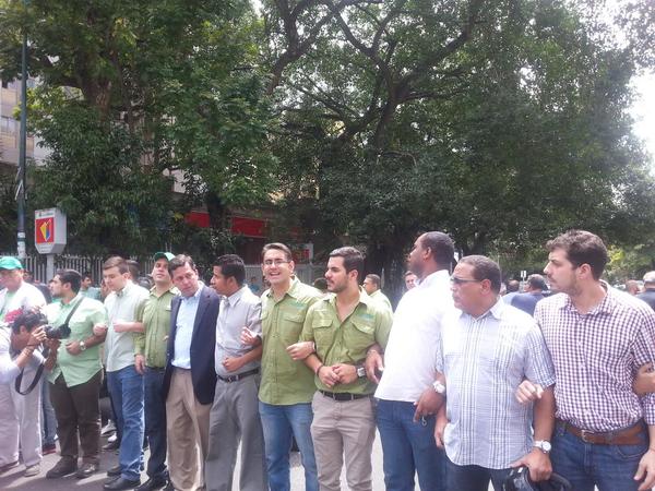 Miembros de Copei cerraron la avenida principal de Las Palmas (Fotos + video)