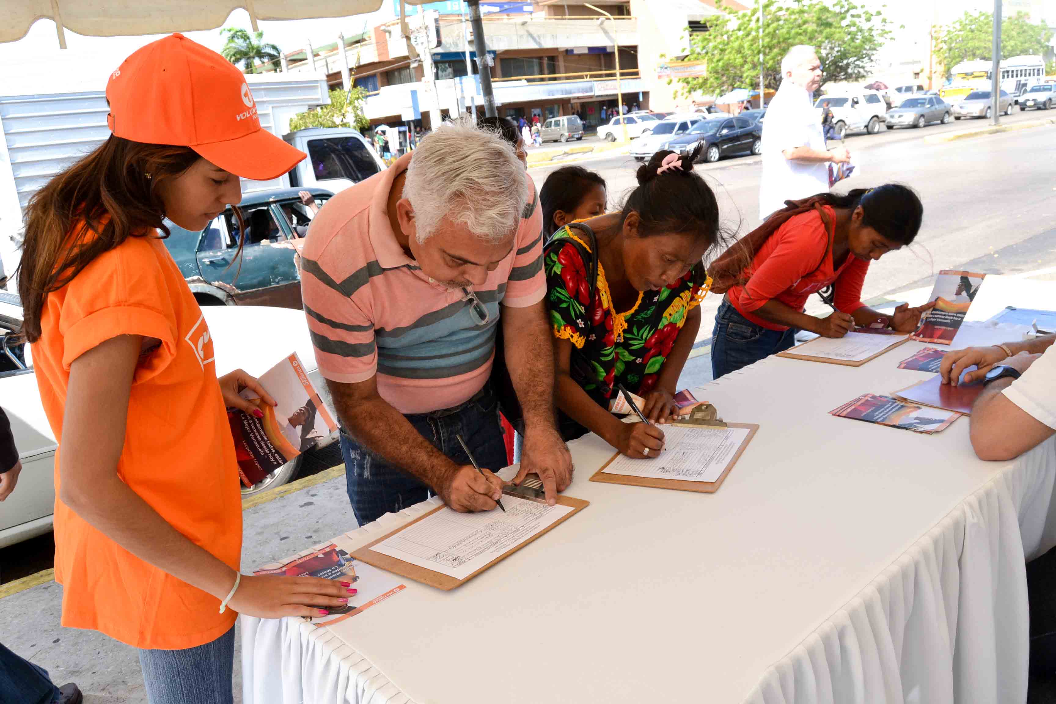 Zulianos respaldan con sus firmas el Acuerdo Nacional para la Transición