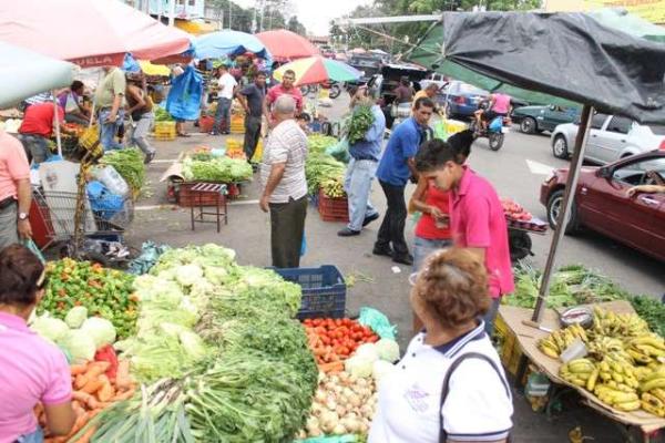 Consumidores sacrifican algunos rubros para costear canasta básica