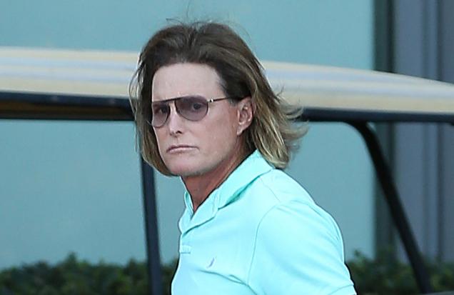 ¿Cuál de las Kardashian ayuda activamente a Bruce Jenner en su cambio de sexo?