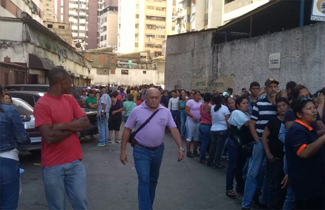 Siguen las “colas ocultas”: Aparece otra en sector El Guarataro (Videos)