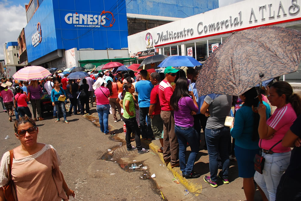 Faltan al trabajo hasta dos veces a la semana para comprar comida