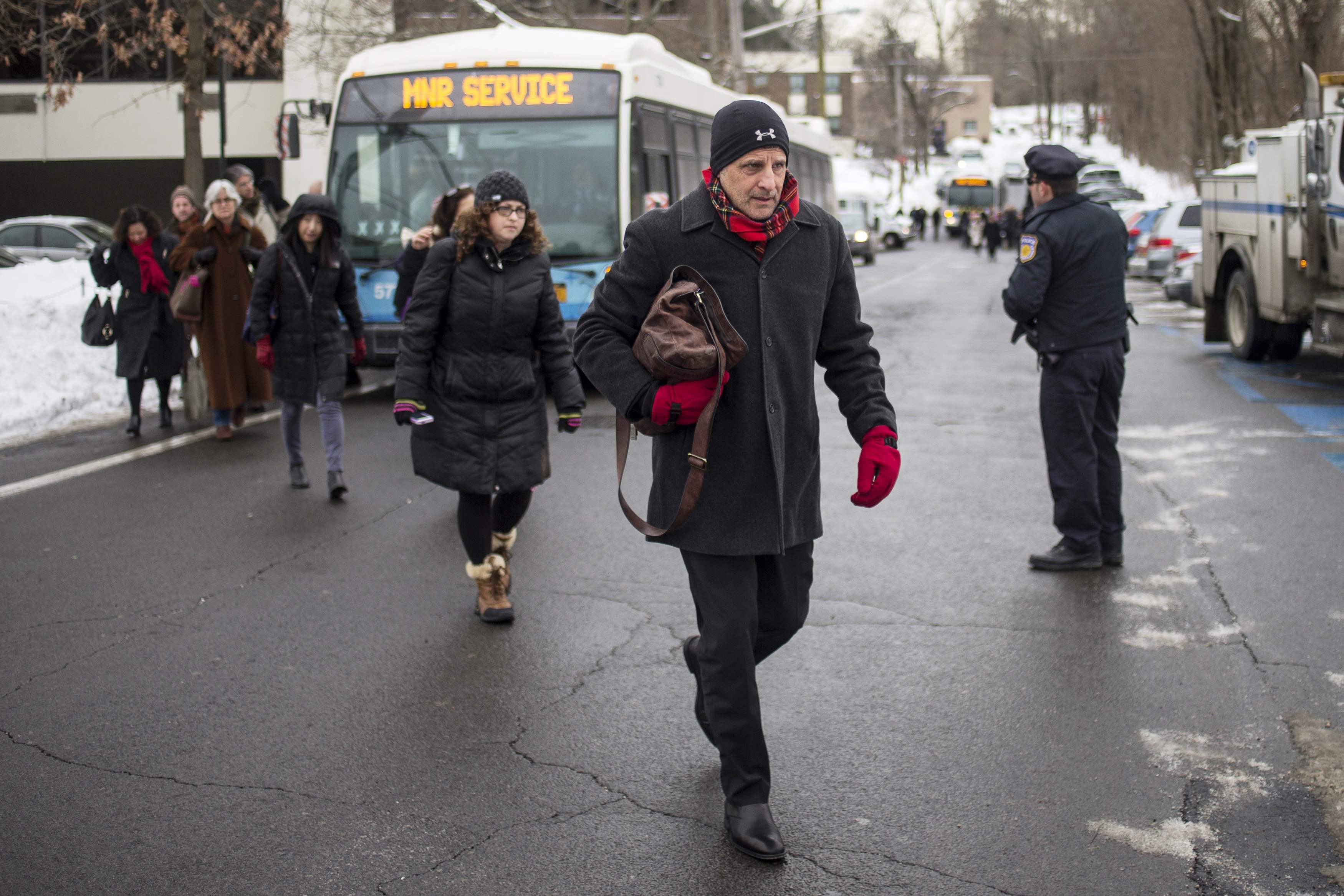 Nueva York conmocionada por el peor accidente de la historia de línea de tren suburbano