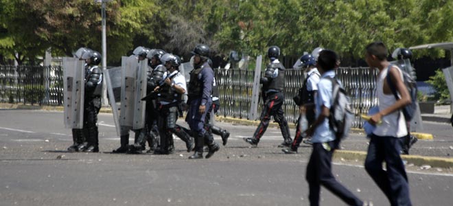 Detienen a 79 estudiantes durante protesta en Maracaibo