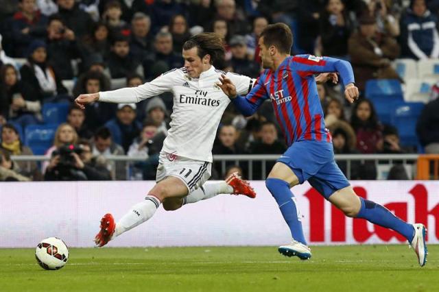 Real Madrid vence al Levante y se toma un respiro antes del clásico