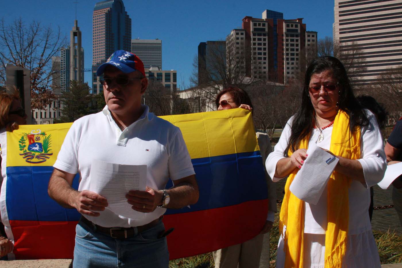 Miles de venezolanos protestan en todo el mundo contra Maduro (Fotos)