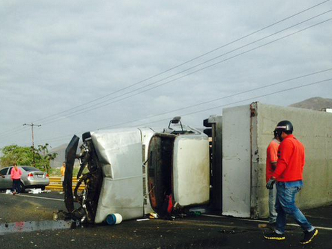 Colisión en la ARC a la altura de Cagua genera fuerte cola (Fotos)