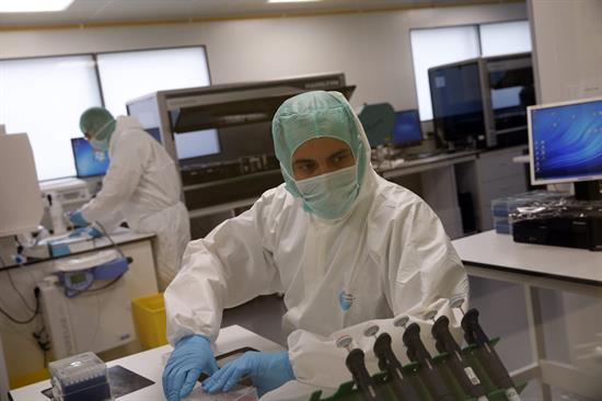 Minuciosa labor de laboratorio para identificar a las víctimas de los Alpes (Fotos)