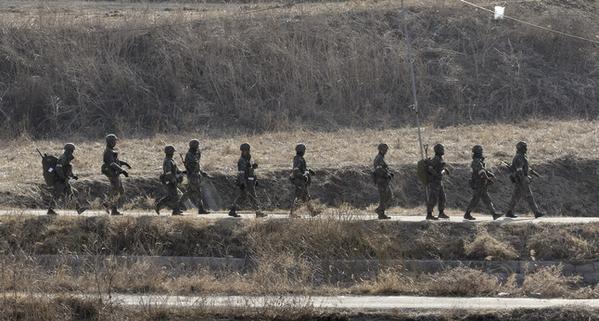 Maniobras militares y el lanzamiento de misiles elevan la tensión en Corea