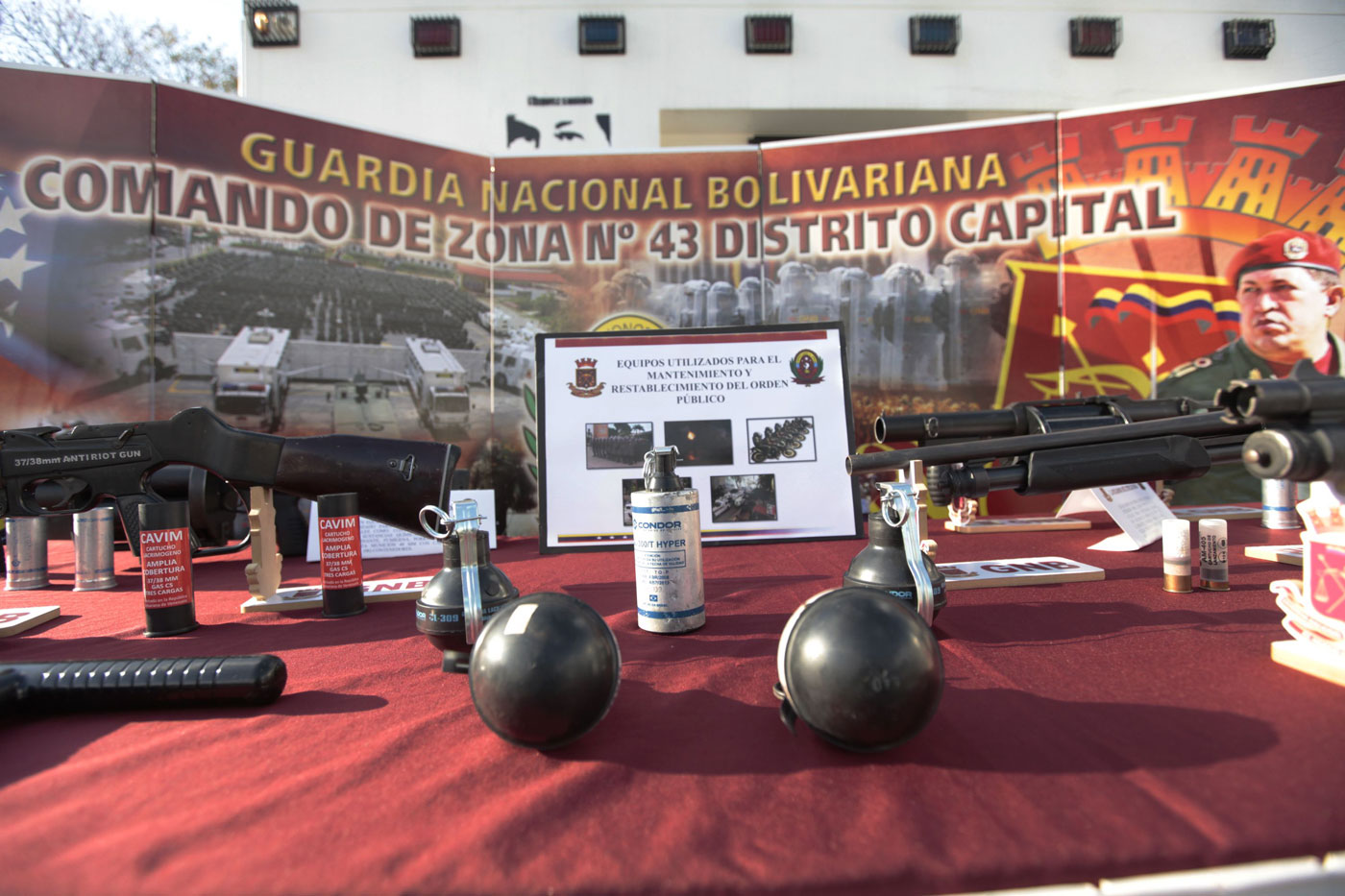Así es la Mega Exposición de Armas Adquiridas en Revolución (Fotos)
