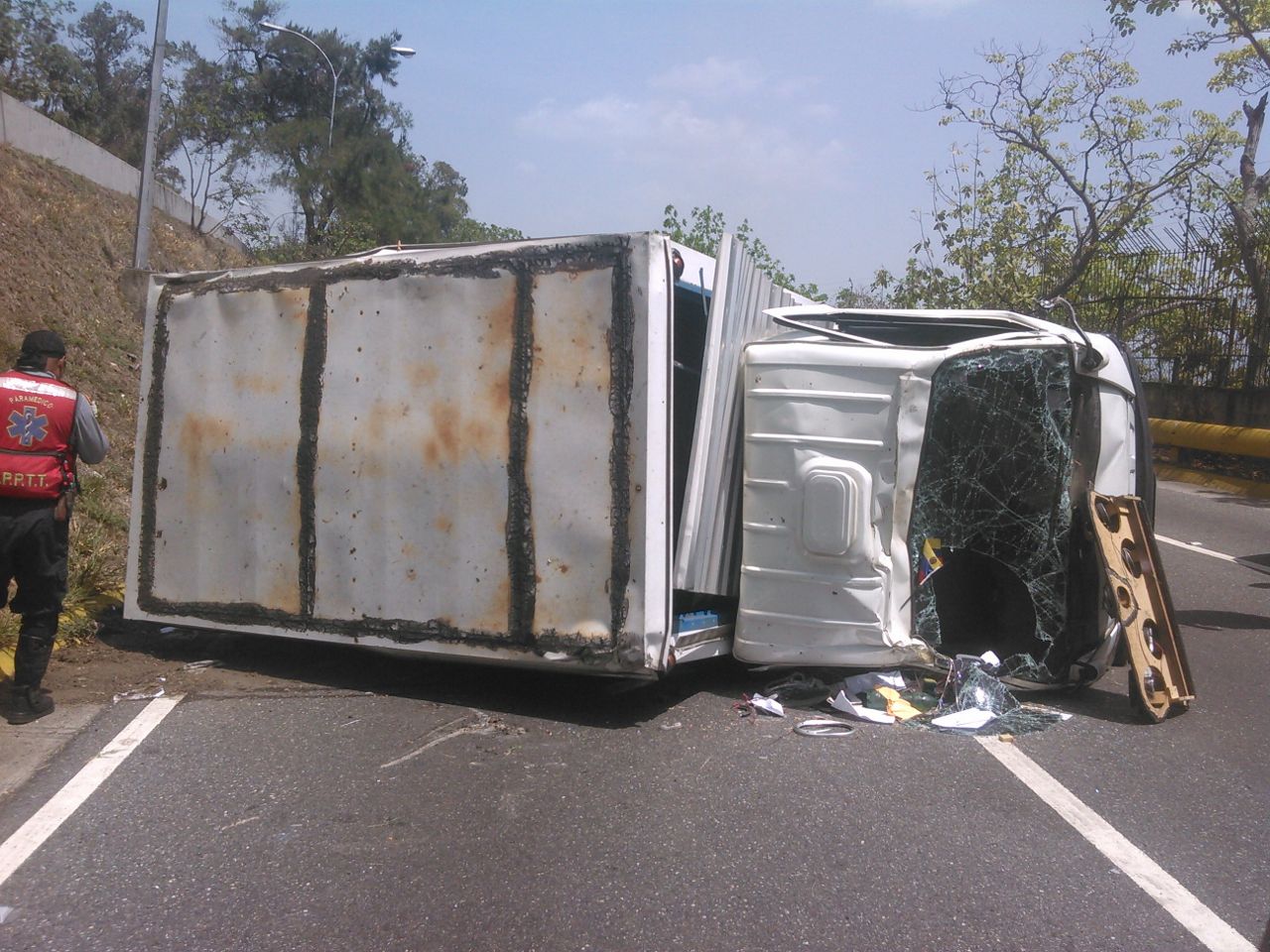 Fuerte congestión vehicular en la Cota Mil por accidente de tránsito