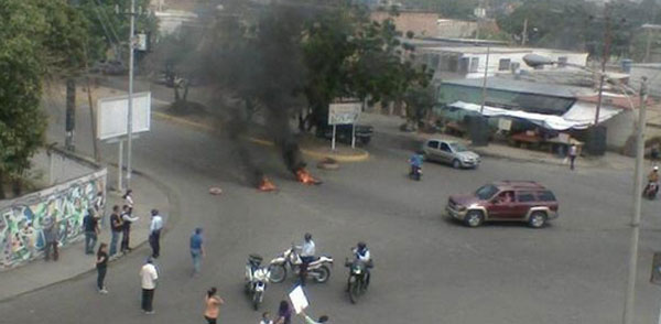 Vecinos de La Isabelica protestan por bote de aguas negras (Fotos)