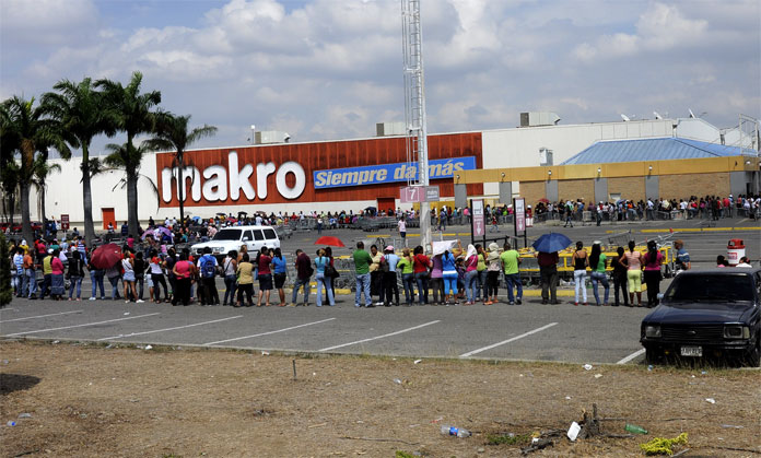 Desde este lunes se puede comprar en supermercados privados por terminal de cédula