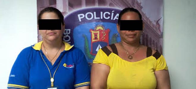 Arrestan a cajera por permitir a una mujer comprar con varias cédulas