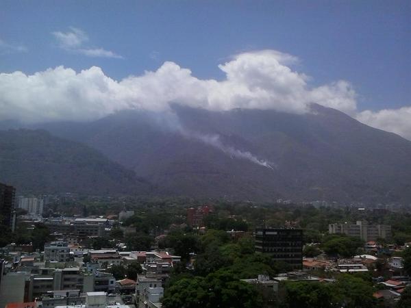 Se mantendrá restringido paso al parque El Avila por incendios forestales