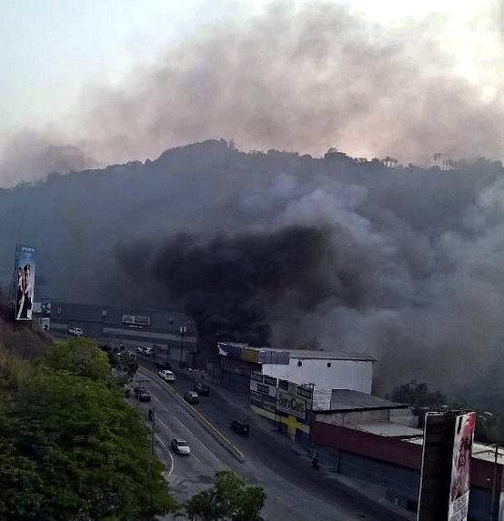 Incendio en la subida de Los Naranjos (Fotos)