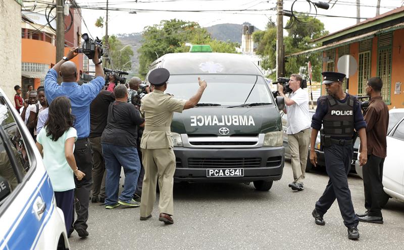 Jack Warner, exvicepresidente de la Fifa, sale de prisión en ambulancia