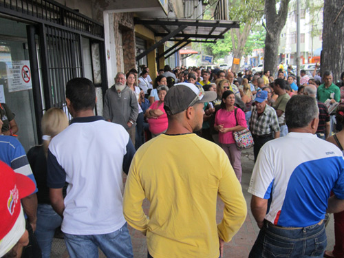 Consumidores exigen en Bejuma vender pollo por terminal de cédula