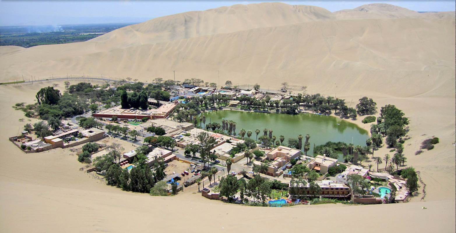 Huacachina, la ciudad balnearia construida en un oasis en el desierto peruano