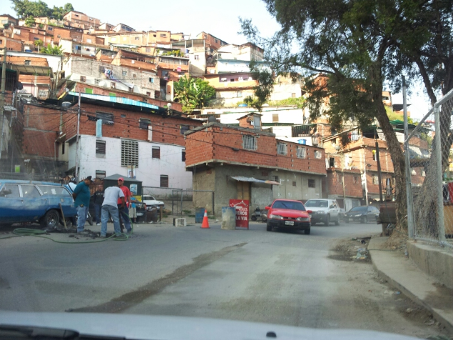 Tiroteada caravana del ministro de Deporte en la Cota 905