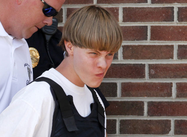 Dylann Roof enfrenta nueve cargos por asesinato en una iglesia de EEUU